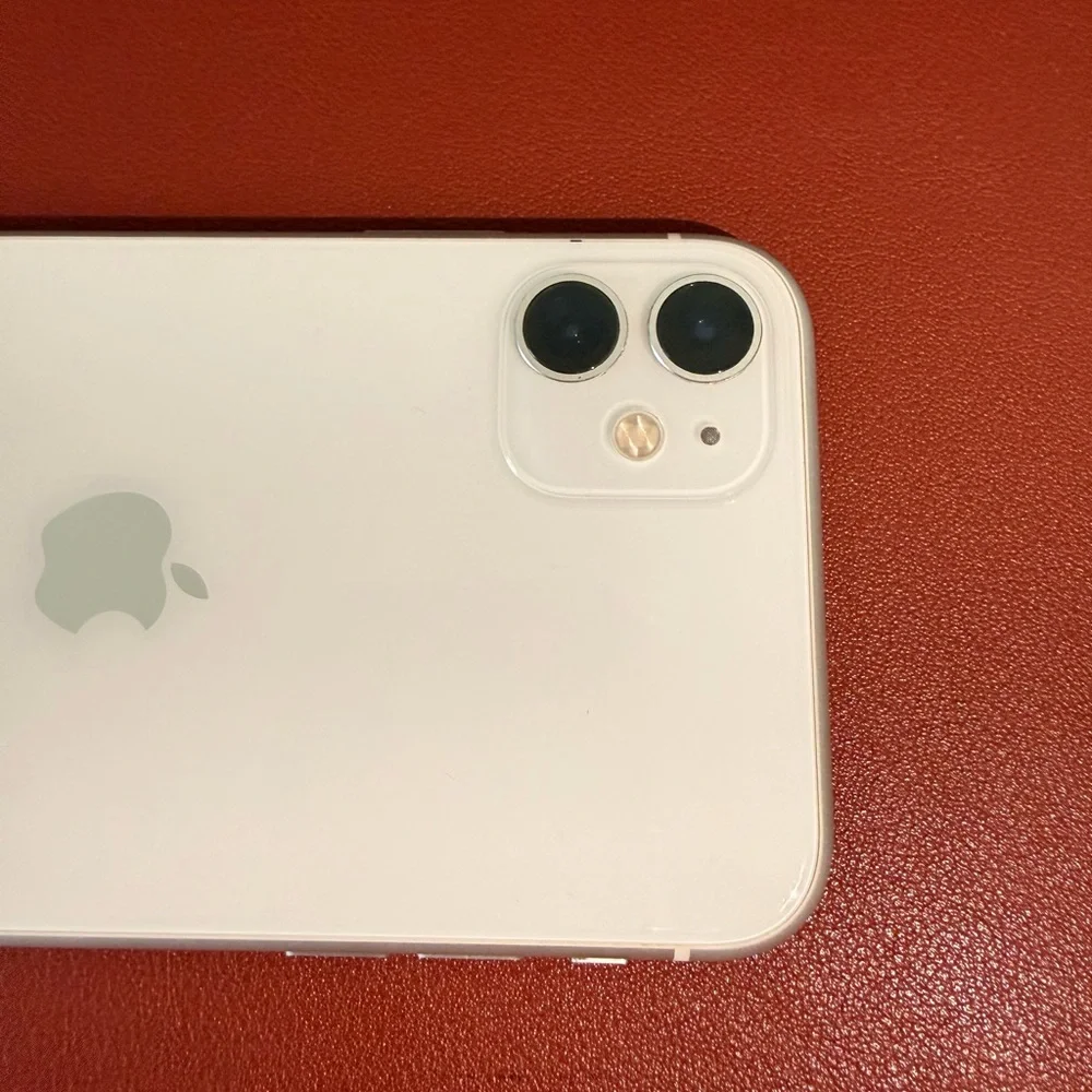 Apple iPhone 11 - Classic White